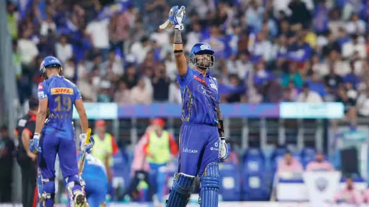 दिल्ली कॅपिटल्सविरुद्ध यशस्वी जयस्वालने 43 चेंडूत नाबाद 73 धावांची खेळी केली. या खेळीत त्याने 4 षटकार आणि 7 चौकार मारले. सूर्यकुमार यादवने 13 सामन्यात 170.47 च्या स्ट्राईक रेटने 583 धावा केल्या. तर यशस्वी जयस्वालच्या नावावर 559 धावा आहेत. (फोटो- आयपीएल/बीसीसीआय)