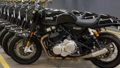Royal Enfield ला टक्कर देणार TVS ची नवी बाईक, या महिन्यात होणार लाँच