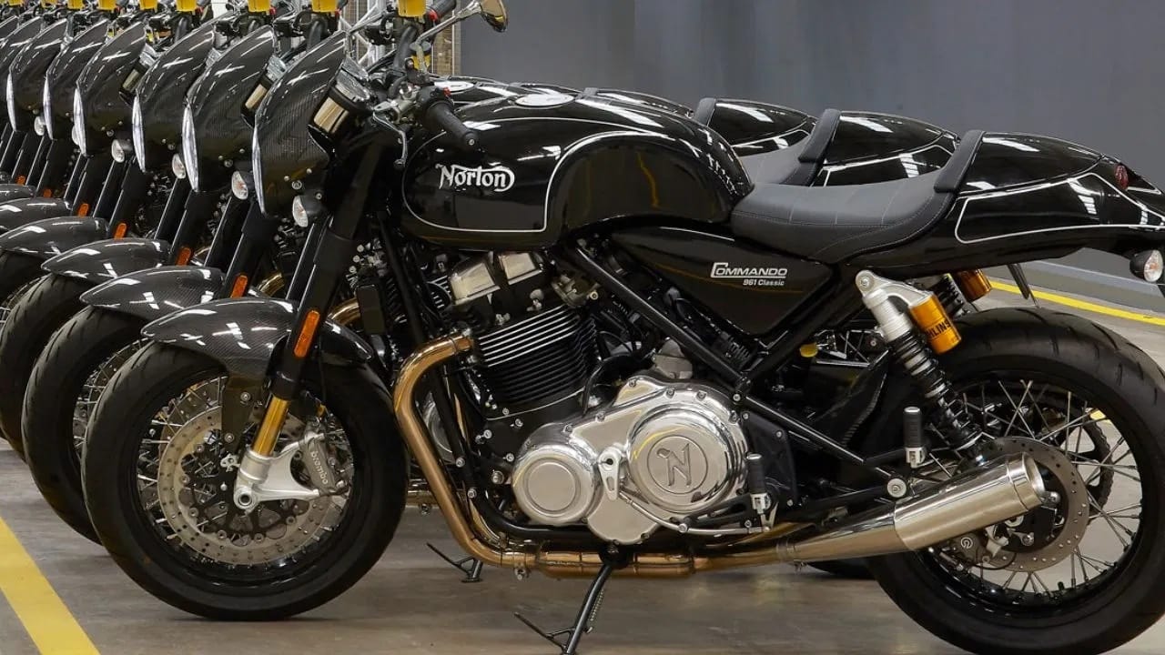 Royal Enfield ला टक्कर देणार TVS ची नवी बाईक, या महिन्यात होणार लाँच Royal Enfield ला टक्कर देणार TVS ची नवी बाईक, या महिन्यात होणार लाँच