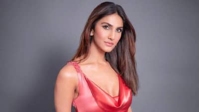 भारत-पाकिस्तान वादादरम्यान अभिनेत्रीचा मोठा निर्णय; स्वत:च्याच चित्रपटाचे सर्व..