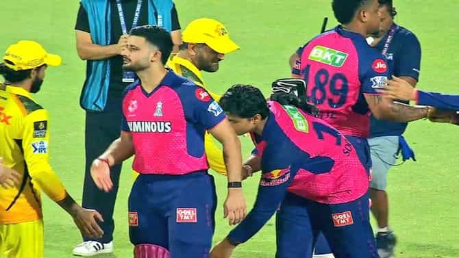 CSK vs RR : वैभव सूर्यवंशीने मनं जिंकली, सामन्यानंतर महेंद्रसिंह धोनीच्या पाया पडला, पाहा व्हीडिओ