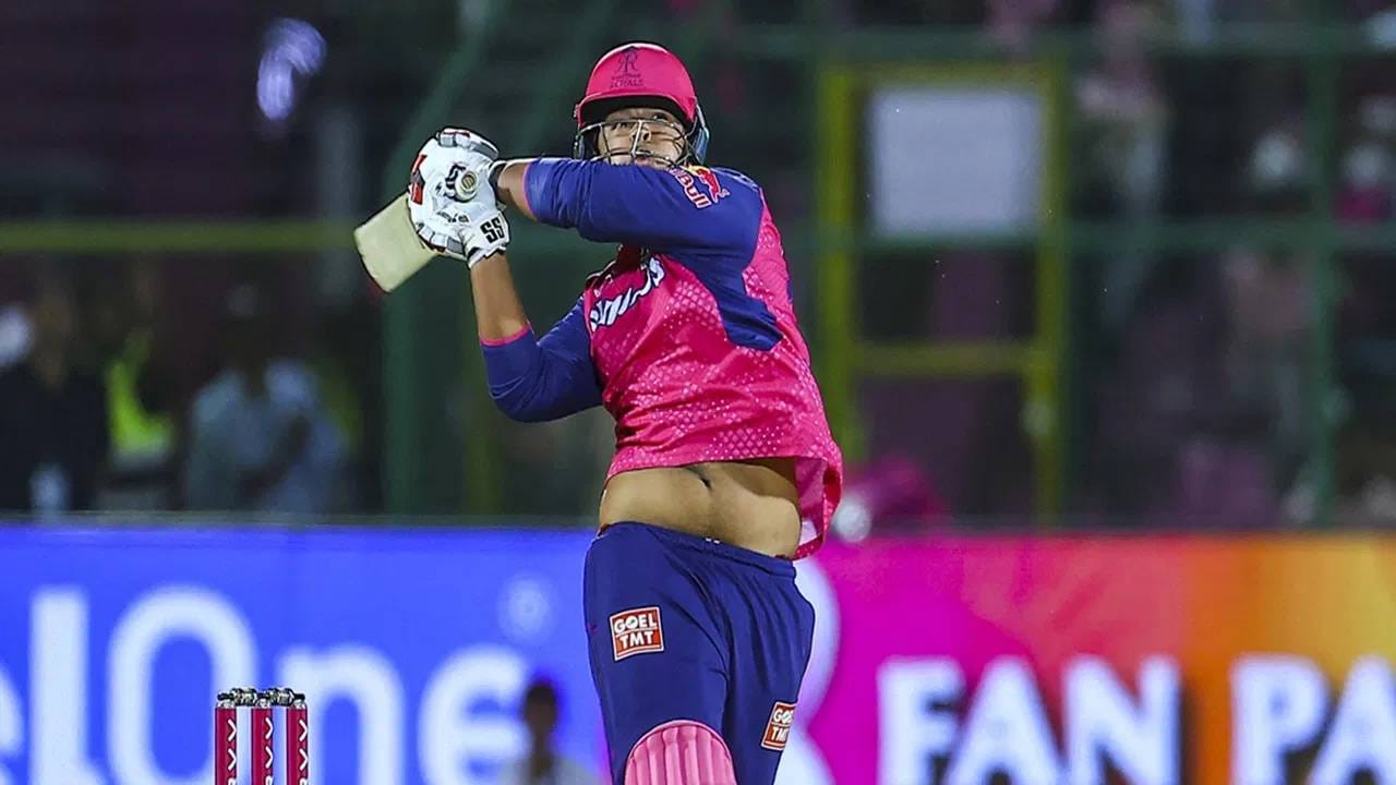 वैभव सूर्यवंशीने प्लेनमध्ये असं काय केलं की प्रत्येक जण करतोय सलाम, Watch Video