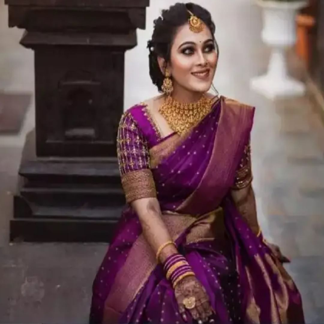 दरम्यान व्हायरल व्हिडीओ क्लिपमध्ये वैष्णवी समोरच्या व्यक्तीशी संवाद साधताना तिच्या नवऱ्याने तिला मारहाण केल्याचंही तिने सांगितलं तसेच. ती तिच्या नवऱ्याला घटस्फोट देणार असून माझा नवरा कधीच माझा होऊ शकला नाही अशी खंतही ती व्यक्त करताना दिसत आहे.