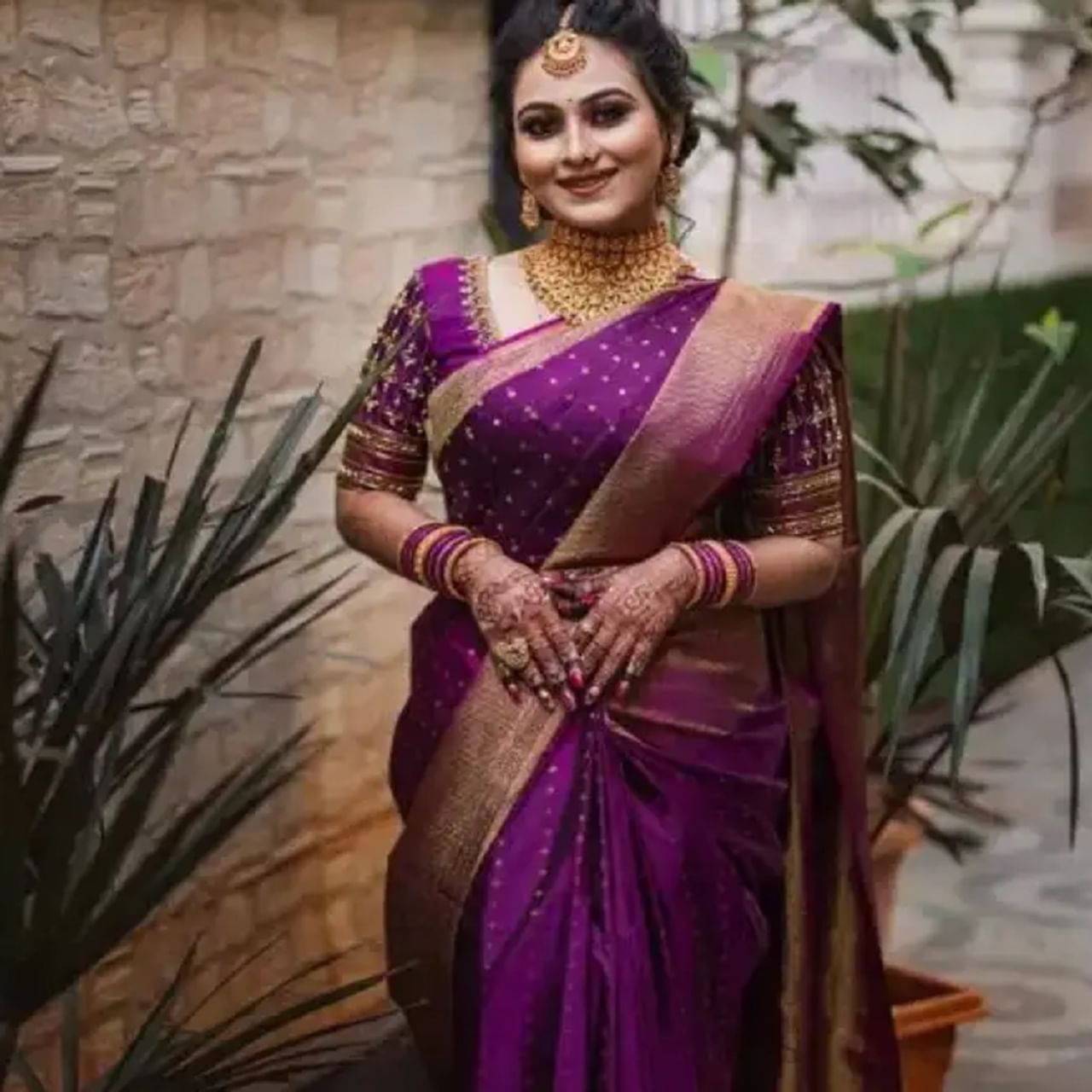 पुणे जिल्ह्यात मुळशी तालुक्यातील भुकूम येथील विवाहिता वैष्णवी हगवणे हिच्या मृत्यूमुळे संपूर्ण राज्यात खळबळ उडाली आहे. वैष्णवीने आत्महत्या केल्याचं सुरुवातीला बोललं जात होतं. मात्र आमच्या मुलीने आत्महत्या केलेली नाही तर तिचा खून करण्यात आलाय, असा गंभीर आरोप तिच्या कुटुंबीयांनी केला आहे. दरम्यान, याच वैष्णवी हगवणेची एक कथित ऑडिओ क्लिप व्हायरल झाली आहे. या ऑडिओ क्लिपवरून आता वेगवेगळे तर्कवितर्क लावले जात आहेत.