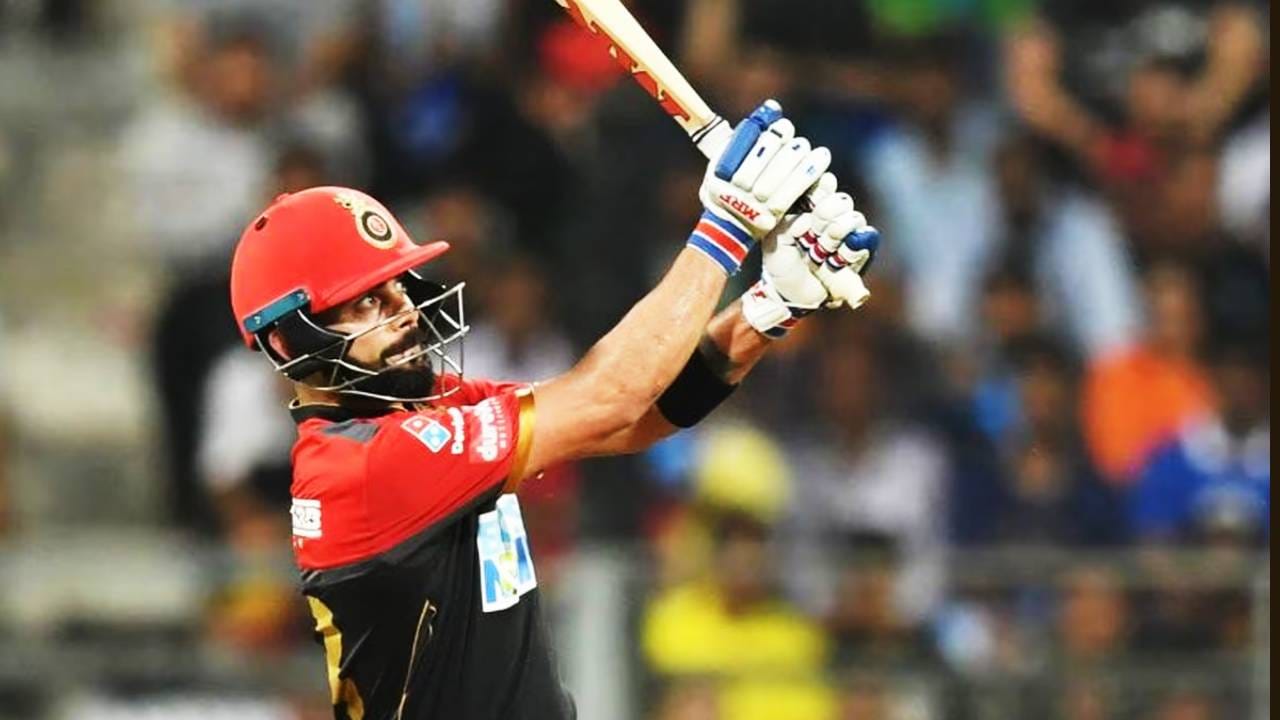 विराट कोहली : रॉयल चॅलेंजर्स बेंगळुरूचा धडाकेबाज फलंदाज विराट कोहली या यादीत पाचव्या क्रमांकावर आहे. त्याने 2016 मध्ये आयपीएल हंगामात 16 सामन्यात 38 षटकार लगावले. तांत्रिक खेळात तो अग्रेसर आहे.