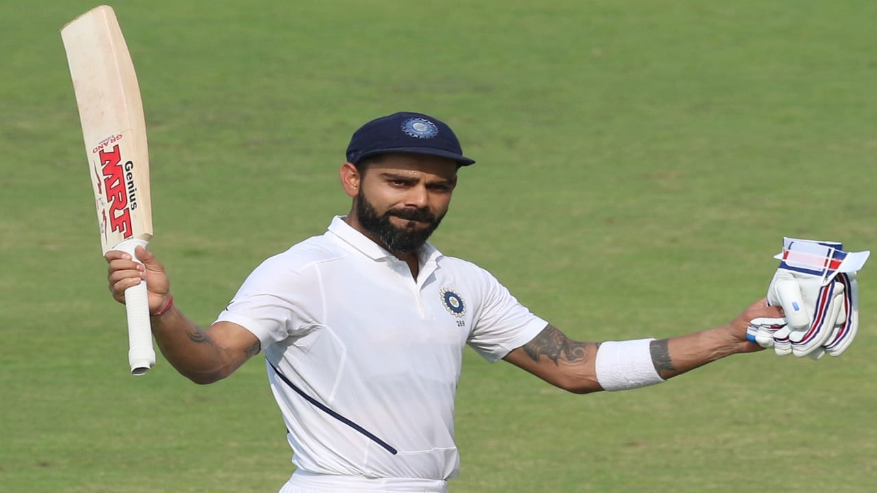 विराटला बीसीसीआयकडून वार्षिक करारातील ए प्लस ग्रेडनुसार 7 कोटी रुपये मिळतात. तसेच विराट आयपीएलमधूनही चांगली कमाई करतो. विराट आयपीएलमध्ये रॉयल चॅलेंजर्स बंगळुरुचं प्रतिनिधित्व करतो. विराटला आयपीएलमधून एका पर्वासाठी 21 कोटी रुपये मिळतात.  (Photo Credit : Bcci X Account) 