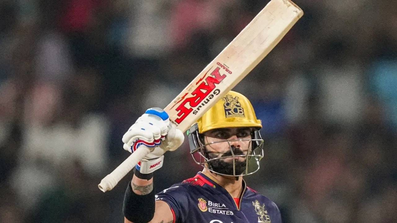 रॉयल चॅलेंजर्स बंगळुरुचं स्वप्न 18 व्या पर्वात पूर्ण होईल की नाही ते माहिती नाही. पण आरसीबीने प्लेऑफच्या टॉप 2 मध्ये जागा मिळवली आहे. पण प्लेऑफमध्ये विराट कोहली आकडेवारी ही चिंता वाढवणारी आहे. त्याने 15 डावात फक्त 121.78 च्या स्ट्राईक रेटने 341 धावा केल्या आहेत. त्याची सरासरी 30 पेक्षा कमी आहे. (PC-PTI)