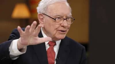 मार्केट क्रॅशदरम्यान वॉरेन बफे यांनी कमावले पैसे, 13 अब्ज डॉलर्सने वाढली संपत्ती