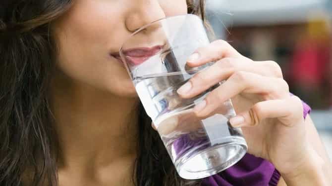 Water Benefits: योग्य पद्धतीनं पाणी प्यायल्यास आरोग्यासाठी ठरते संजीवनी, जाणून घ्या फायदे