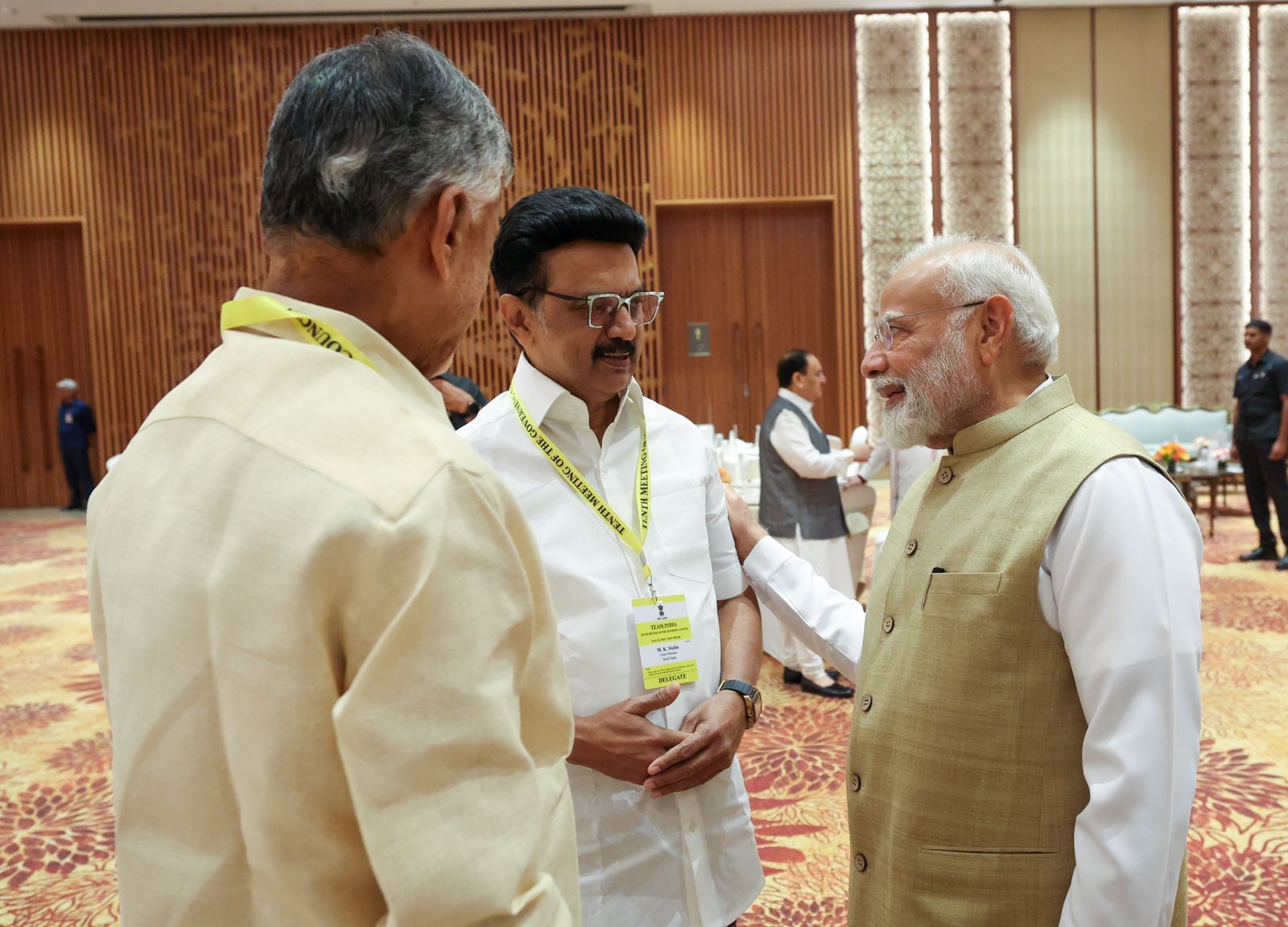 या बैठकीत मोदी यांनी देशाच्या विकासाची गती आणखी वाढवण्याची गरज आहे, अशी गरज व्यक्त केली. देशाच्या विकासात राज्य तसेच केंद्र सरकार यांनी एकत्र येत काम केलं पाहिजे, अशी अपेक्षा मोदी यांनी या बैठकीत व्यक्त केली.