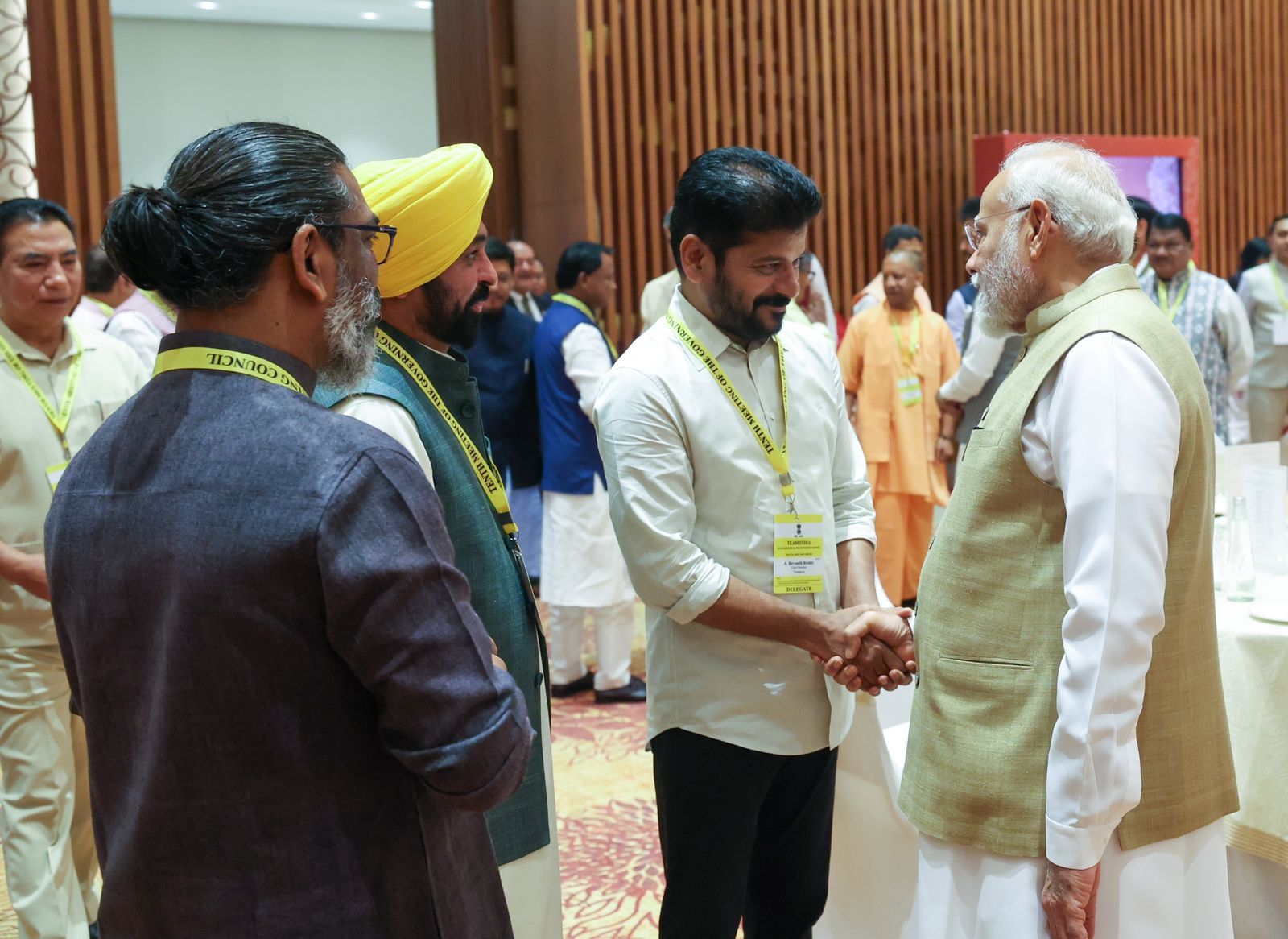 या बैठकीला वेगवगळ्या राज्यांचे मुख्यमंत्री, केंद्र शासित प्रदेशांचे उपराज्यपाल तसेच काही केंद्रीय मंत्री उपस्थित होते.