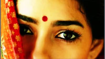 टिकली लावताना या चुका करू नका, वैवाहिक आयुष्यात येतील अडथळे