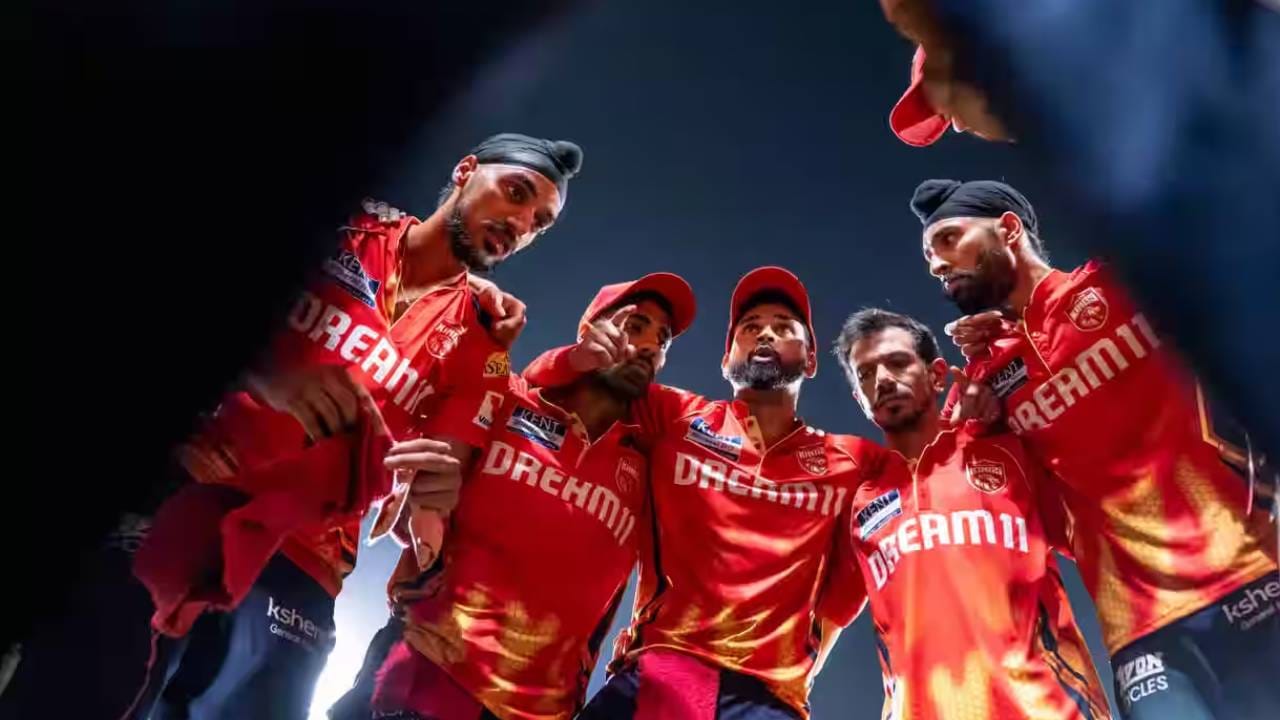 श्रेयस अय्यरच्या नेतृत्वात पंजाब किंग्सने या पर्वात जबरदस्त कामगिरी केली आहे. क्वॉलिफायर 1 मध्ये आता आरसीबीशी सामना होणार आहे. हा सामना पंजाबने जिंकला की थेट अंतिम फेरी गाठणार आहे. या सामन्यात युजवेंद्र चहल असेल की नाही? महत्त्वाच्या सामन्यात असेल याची खात्री क्रीडाप्रेमींना आहे. (Photo- BCCI/IPL)