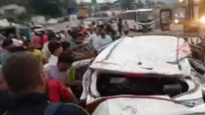 Accident News : मुंबईहून अंतविधीसाठी निघाले; वाटेतच काळाने गाठलं, अन्.. Accident News : मुंबईहून अंतविधीसाठी निघाले; वाटेतच काळाने गाठलं, अन्..