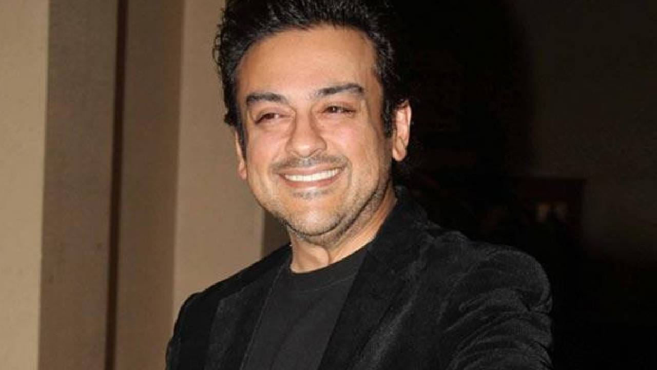 पहलगाममधील दहशवादी हल्ल्यानंतर अदनान सामीने अनेकदा सोशल मीडियावरील पोस्टद्वारे पाकिस्तानवर निशाणा साधला आहे. अदनानला काही वर्षांपूर्वी भारताचं नागरिकत्व मिळालं आहे. 
