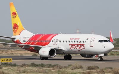 एअर इंडिया एक्सप्रेसच्या विदेशात प्रवास करण्याचा विचार करताय ? फ्लाईट आधी ‘हे’ नक्की वाचा