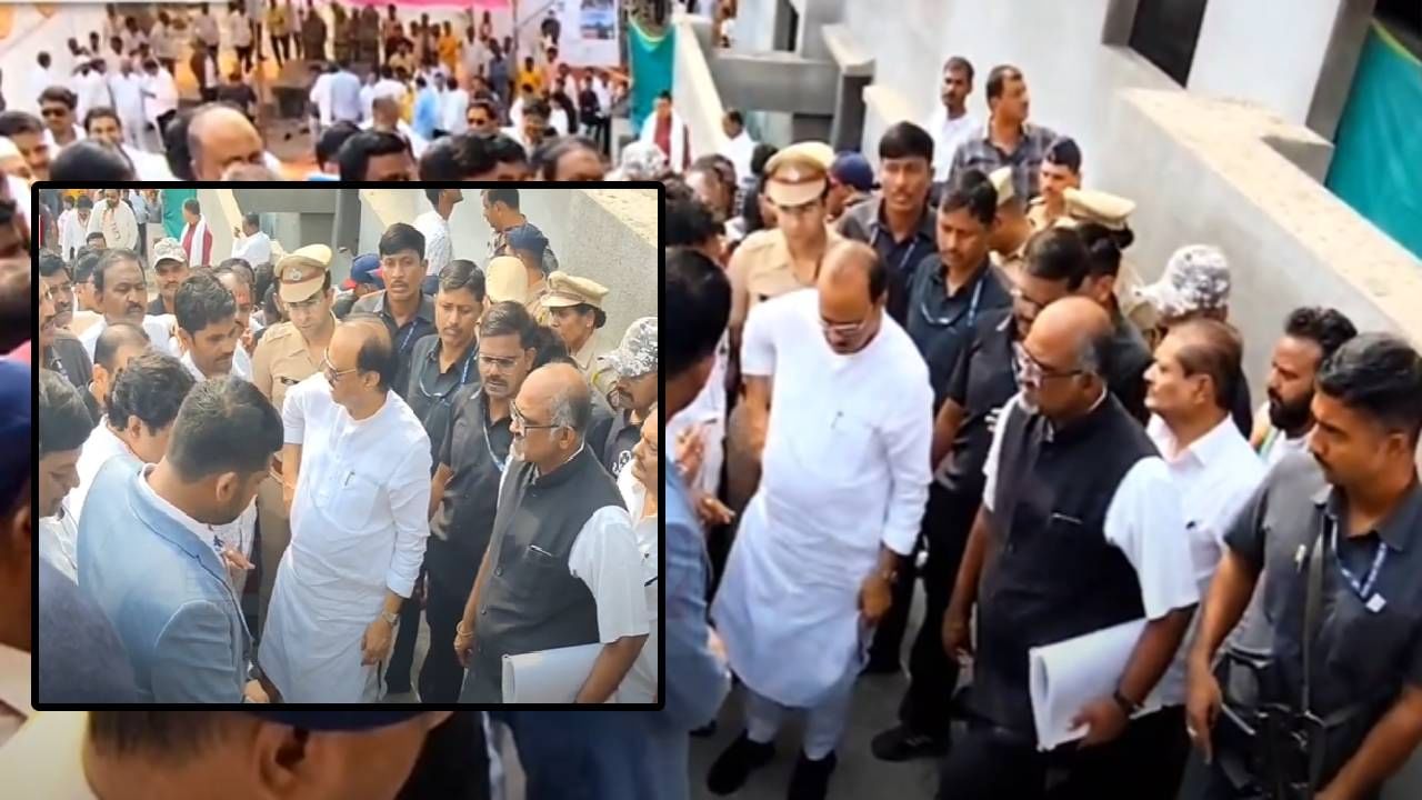 Ajit Pawar : बीडच्या परळी दौऱ्यावर असताना अजितदादा भडकले, वैद्यनाथ मंदिराच्या पायऱ्या चढत होते अन्... नेमकं काय घडलं?