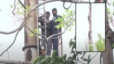 Amravati : भर पावसात अडीचशे फूटावरील चिमणीवर दोघे चढले, 24 तासापासून शोले स्टाईल आंदोलन, मागणी काय?