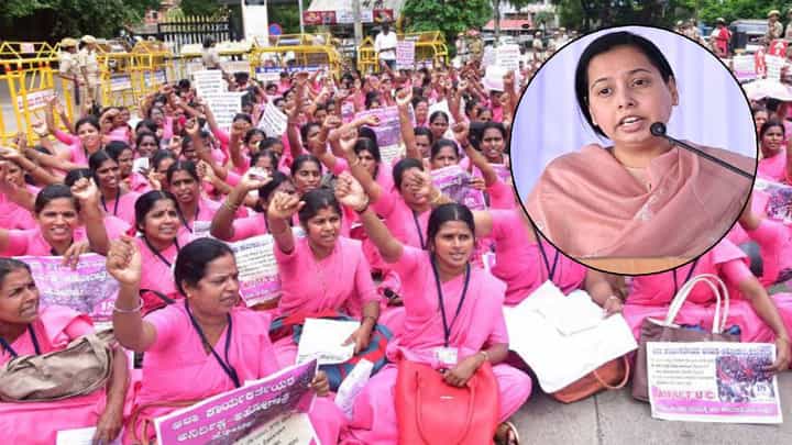 Anganwadi Sevika : अंगणवाडी सेविकांसाठी आदिती तटकरेंची मोठी घोषणा, दर महिन्याला 'इतका' प्रोत्साहन भत्ता मिळणार Anganwadi Sevika : अंगणवाडी सेविकांसाठी आदिती तटकरेंची मोठी घोषणा, दर महिन्याला 'इतका' प्रोत्साहन भत्ता मिळणार