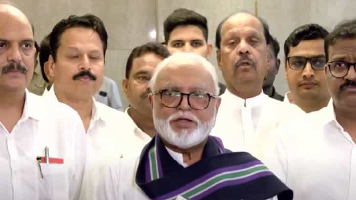 Chhagan Bhujbal : कॅबिनेट मंत्रिपदी वर्णी, भुजबळांना कोणतं खातं हवं? शपथ घेतल्यानंतर पहिली प्रतिक्रिया काय? Chhagan Bhujbal : कॅबिनेट मंत्रिपदी वर्णी, भुजबळांना कोणतं खातं हवं? शपथ घेतल्यानंतर पहिली प्रतिक्रिया काय?