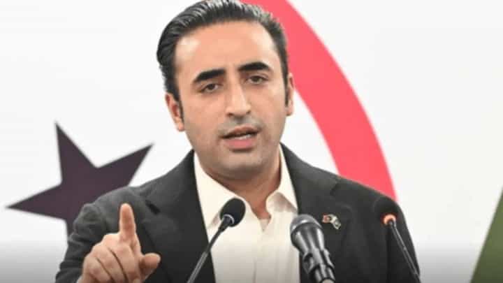 Bilawal Bhutto : रक्ताचे पाट वाहतील म्हणणाऱ्या भुट्टोचे सूर बदलले पण थयथयाट सुरूच, आता युद्धबंदीवर म्हणतोय.... Bilawal Bhutto : रक्ताचे पाट वाहतील म्हणणाऱ्या भुट्टोचे सूर बदलले पण थयथयाट सुरूच, आता युद्धबंदीवर म्हणतोय....