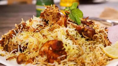 बॉयफ्रेंडसोबत बिर्याणी खायला रेस्टॉरंटमध्ये गेली अन् घात झाला...