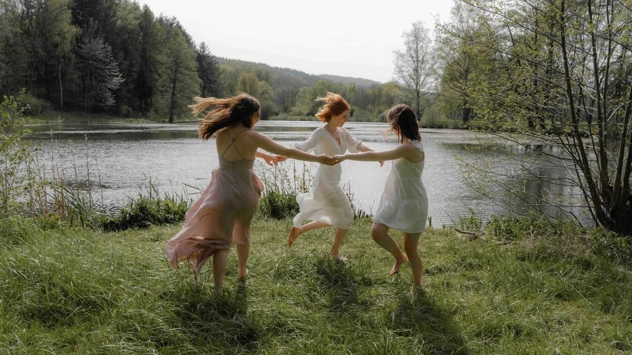 स्तनाचा कर्करोग हा स्वच्छतेशी थेट संबंधित नाही, परंतु योग्य स्तनांची काळजी आणि नियमित तपासणीमुळे सुरुवातीची लक्षणे ओळखण्यास मदत होऊ शकते. योग्य स्वच्छता आणि योग्य काळजी घेतल्यास, तुम्ही कोणताही आजार लवकर ओळखू शकता आणि वेळेवर उपचार मिळवू शकता.