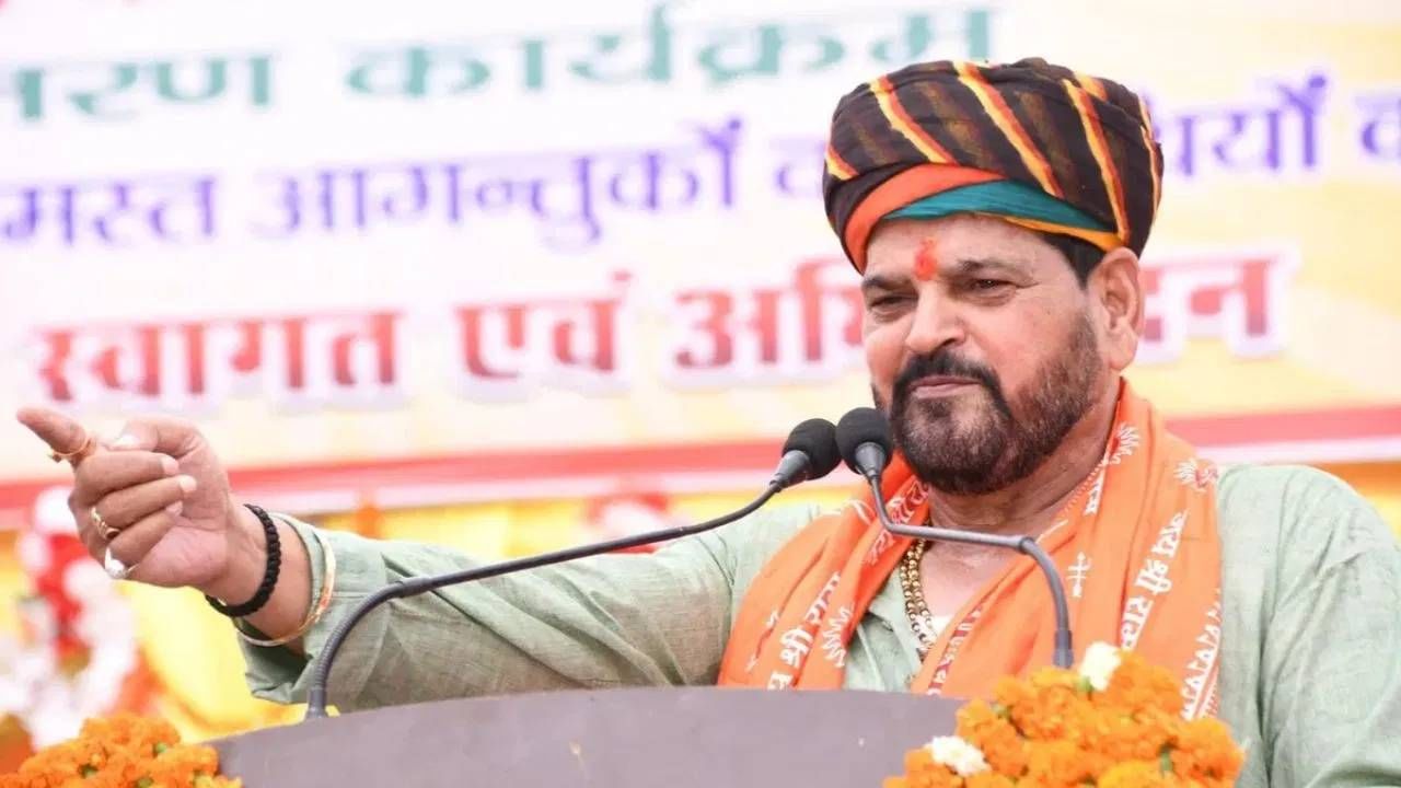 बृजभूषण शरण सिंह यांना पॉक्सो प्रकरणी दिलासा, पोलिसांच्या क्लोजर रिपोर्टवर कोर्टाचा शिक्का बृजभूषण शरण सिंह यांना पॉक्सो प्रकरणी दिलासा, पोलिसांच्या क्लोजर रिपोर्टवर कोर्टाचा शिक्का