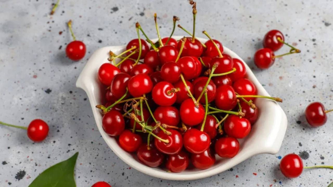 झटपट वजन कमी करण्यासाठी आहारामध्ये लाल चेरी फायदेशीर... झटपट वजन कमी करण्यासाठी आहारामध्ये लाल चेरी फायदेशीर...