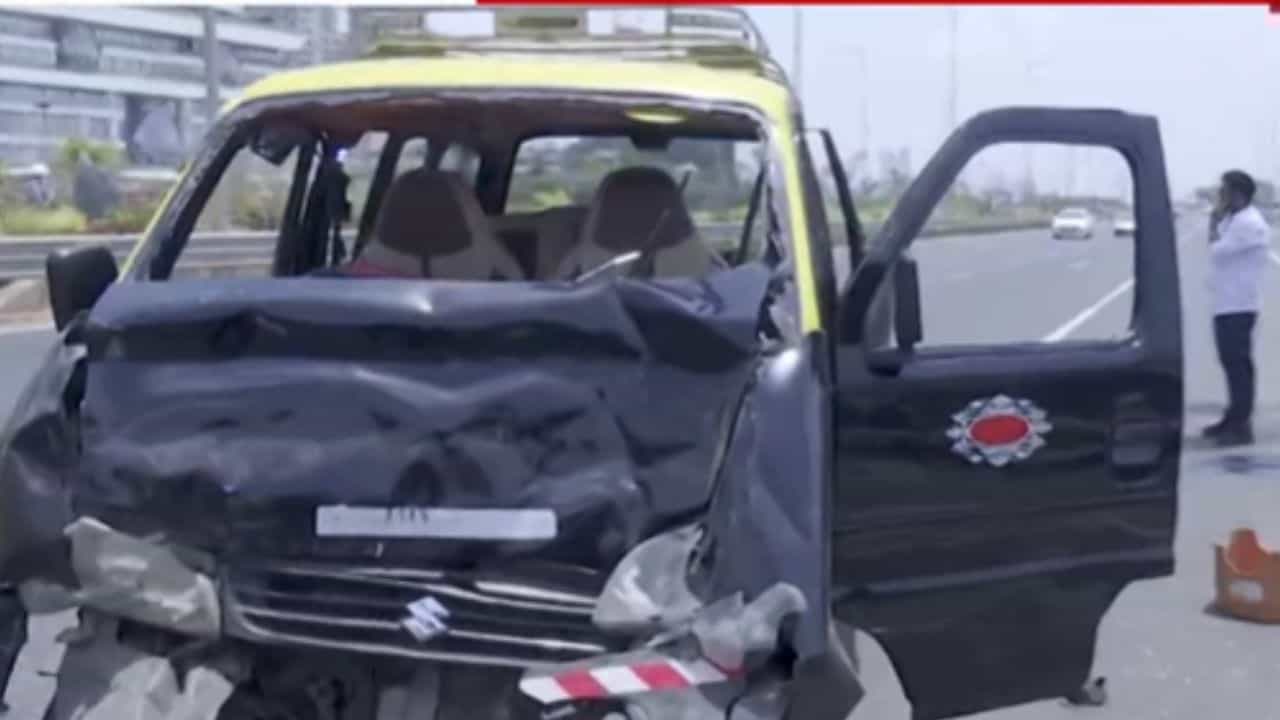 Mumbai Accident : कोस्टल रोडवर भीषण अपघात, चार ते पाच वाहनं एकमेकांना धडकली