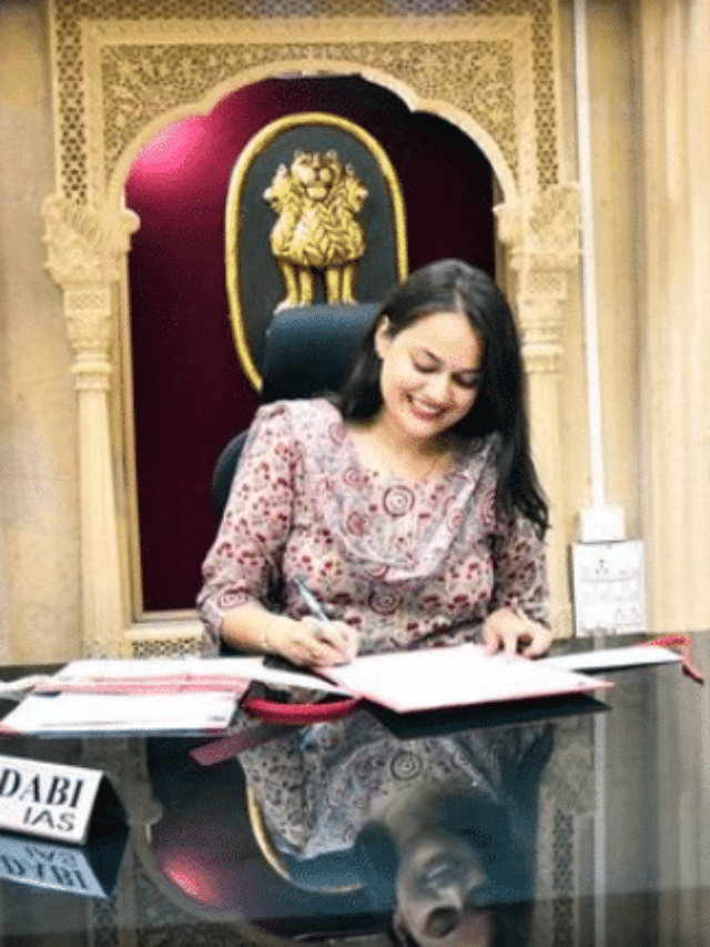 IAS आणि IFS पैकी कुणाला मिळतो सर्वाधिक पगार? IAS आणि IFS पैकी कुणाला मिळतो सर्वाधिक पगार?