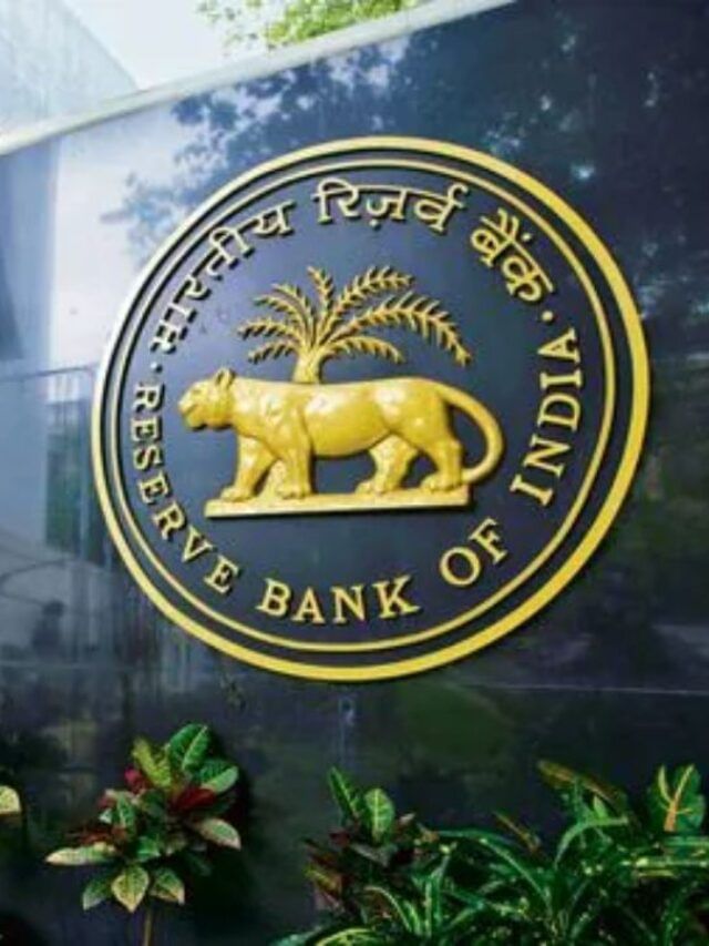 मध्यमवर्गाला पुन्हा एकदा सुखद धक्का? RBI कडून मोठी आनंदवार्ता मध्यमवर्गाला पुन्हा एकदा सुखद धक्का? RBI कडून मोठी आनंदवार्ता