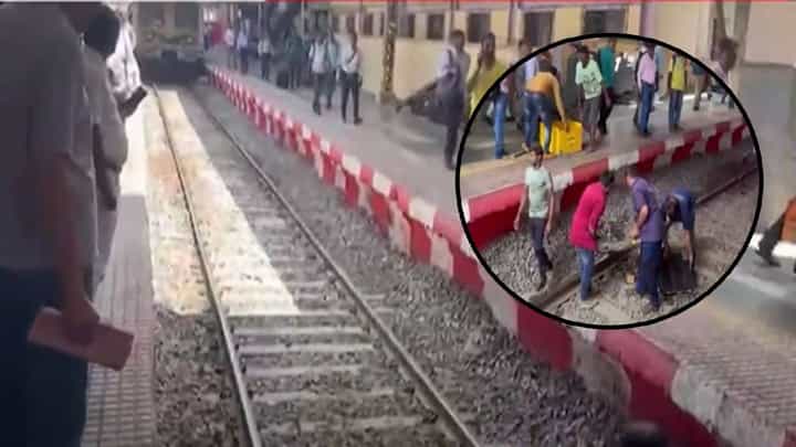 Mumbai Local : CSMT स्थानकात क्लिनिंग मशीन ट्रॅकवर पडली अन् मोटारमॅनने जागीच थांबवली ट्रेन.. पुढे काय झालं बघा Mumbai Local : CSMT स्थानकात क्लिनिंग मशीन ट्रॅकवर पडली अन् मोटारमॅनने जागीच थांबवली ट्रेन.. पुढे काय झालं बघा