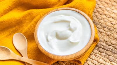 रात्री दही खाणे आरोग्यासाठी हानिकारक, जाणून घ्या कारण