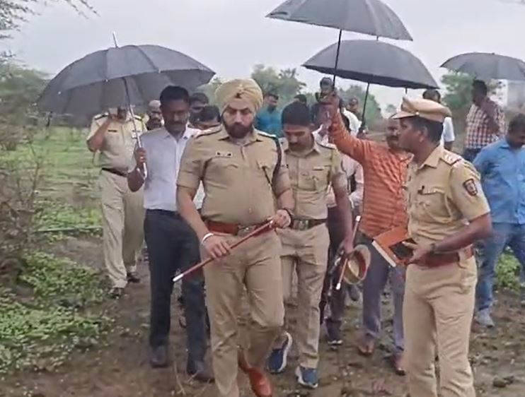 गेल्या अनेक दिवसांपासून राज्यात अनेक धक्कादायक घटना घडल्या आहेत. पुण्यात वैष्णवी हगवणेच्या आत्महत्या प्रकरणानंतर अमरावती, पुण्यातील पिंपरी चिंचवड येथे अशाच पद्धतीने सासरच्या, पतीच्या जाचाला कंटाळून महिलांनी आत्महत्या केली आहे. 