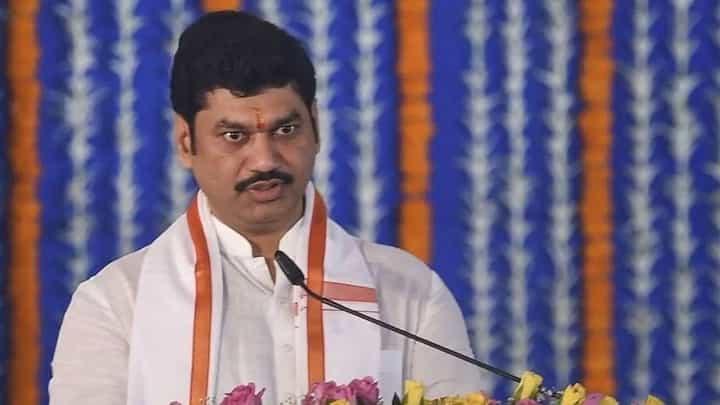 Dhananjay Munde : माजी कृषीमंत्री धनंजय मुंडेंना मुंबई हायकोर्टाकडून मोठा दिलासा, प्रकरण नेमकं काय? Dhananjay Munde : माजी कृषीमंत्री धनंजय मुंडेंना मुंबई हायकोर्टाकडून मोठा दिलासा, प्रकरण नेमकं काय?