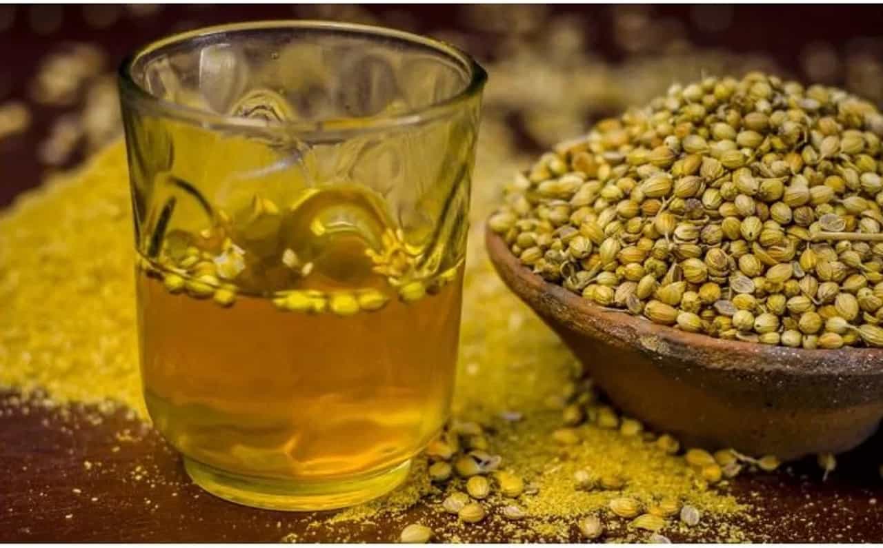 या ५ लोकांनी ‘धने घातलेले पाणी’ अजिबात पिऊ नये, अन्यथा होतील दुष्परिणाम !