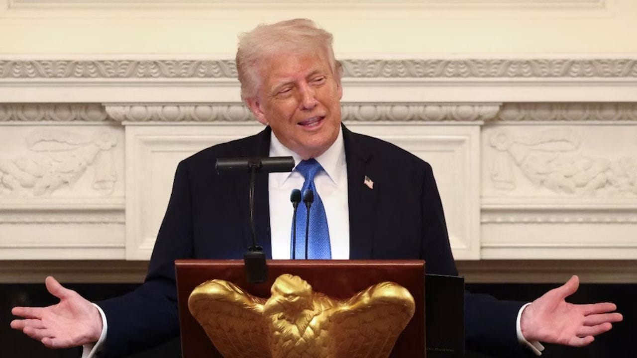 भारतात आयफोनची निर्मिती केल्यास टॅरिफ, टिम कुक यांना डोनाल्ड ट्रम्पची धमकी