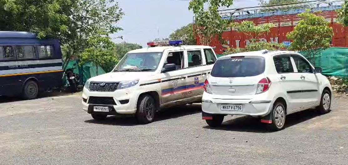 काजळेश्वर गावाजवळ असलेल्या पुलाखाली एका मतीमंद मुलीचा मृतदेह नग्न अवस्थेत मिळून आला. या घटनेची माहिती पोलिसांना प्राप्त होताच घटनास्थळी धाव घेत मृतदेहाचा पंचनामा करून शवविच्छेदनासाठी पाठविण्यात आले आहे.
