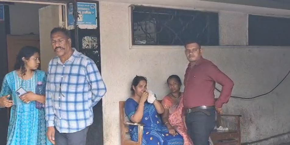 शुभांगी निलेश तायवाडे असे या आत्महत्या केलेल्या महिलेचे नाव असून शुभांगीचा पती निलेश तायवाडे हा सेंट्रल बँक ऑफ इंडिया मध्ये सीनियर मॅनेजर पदावर कार्यरत आहे. तर शुभांगी ही आरोग्य विभागात कम्युनिटी हेल्थ ऑफिसर या पदावर कार्यरत आहे.