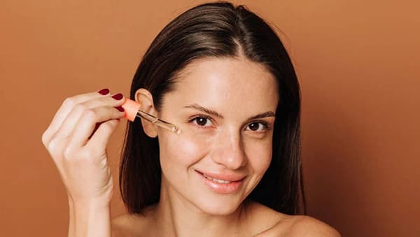 तुमच्या त्वचेसाठी Niacinamide की Salicylic Acid Serum योग्य आहे? तज्ज्ञांकडून जाणून घ्या..