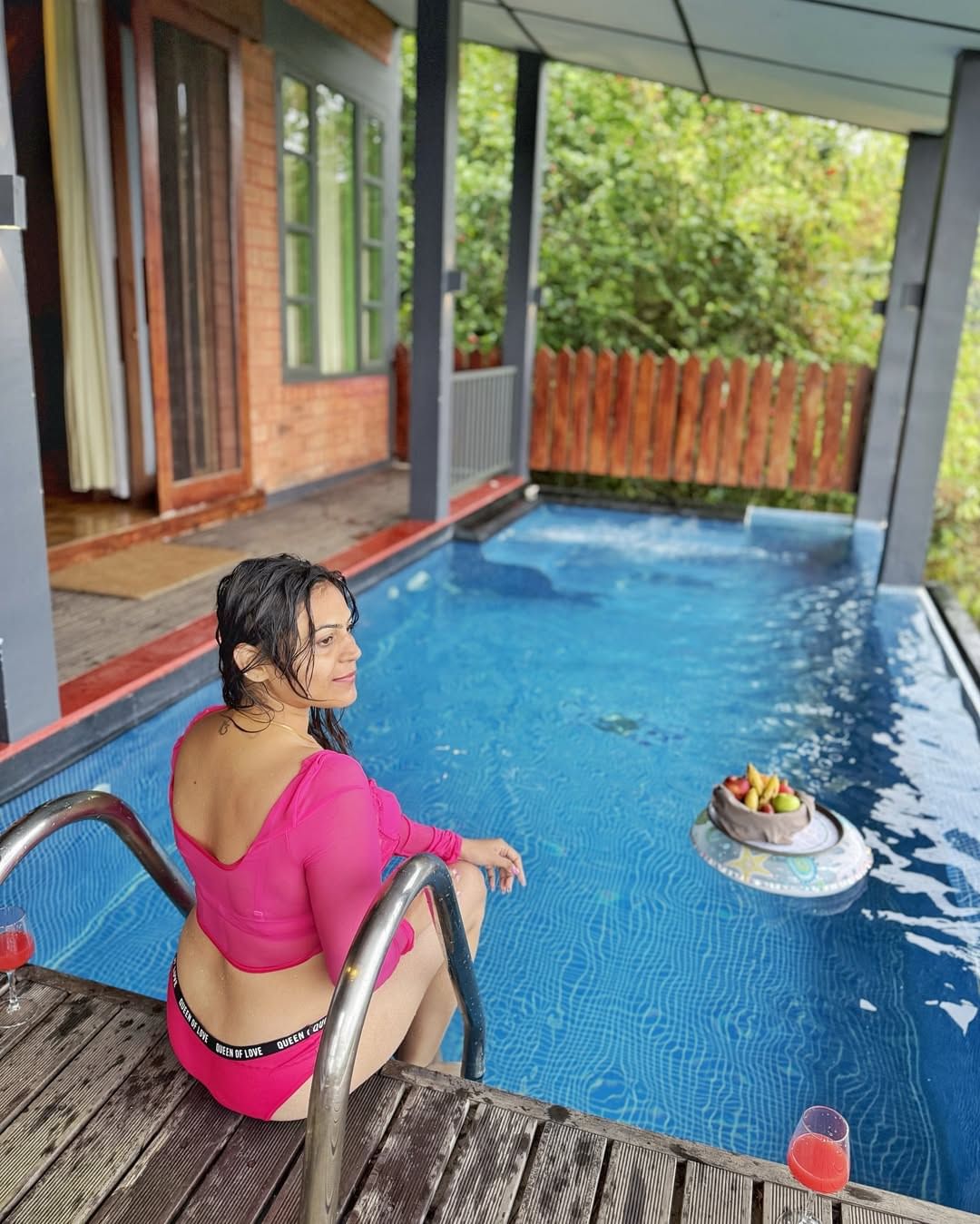 ज्योती मल्होत्राचे ट्रॅव्हल विथ गो नावाचे यूट्यूब चॅनेल असून या चॅनेलचे एकूण 3.78 लाख सबस्क्रायबर्स आहेत. तिचे इन्स्टाग्रामवर 1.33 लाख तर फेसबुकवर 3.21 लाख फोलोअर्स आहेत. 