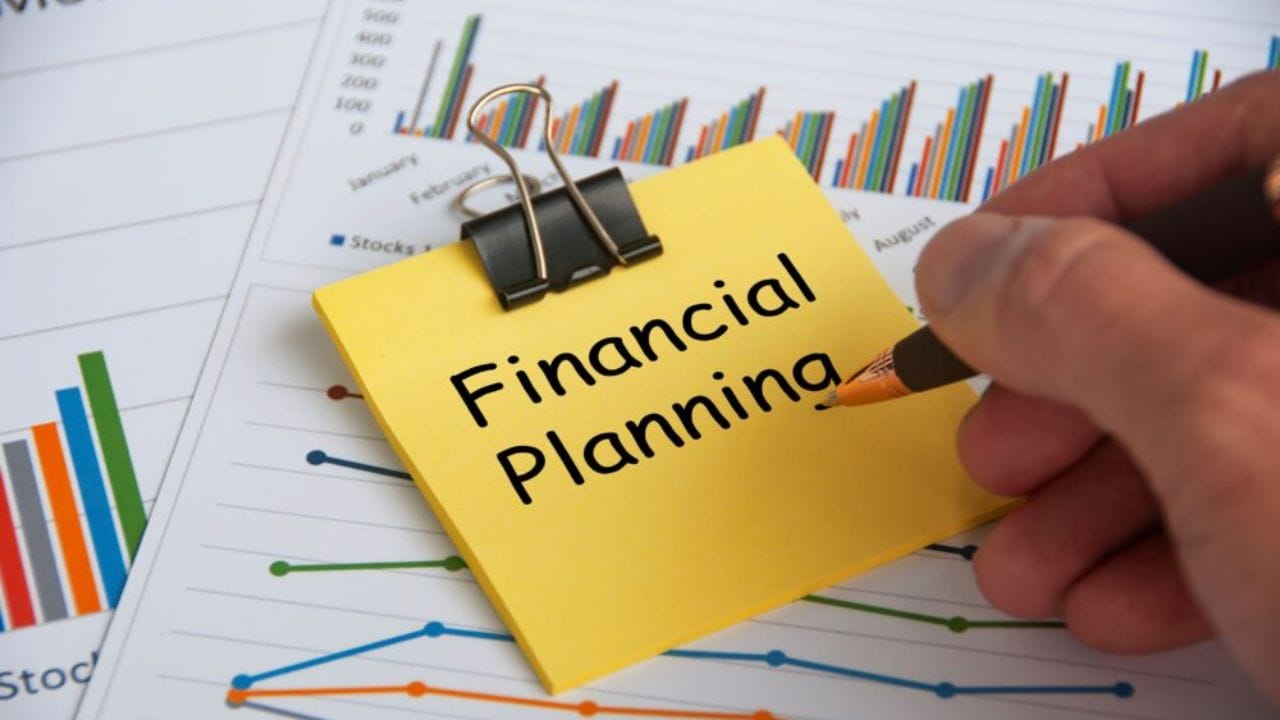 financial planning : स्मार्ट प्लॅनिंगच्या माध्यमातून करा निवृत्ती बचत, जाणून घ्या financial planning : स्मार्ट प्लॅनिंगच्या माध्यमातून करा निवृत्ती बचत, जाणून घ्या