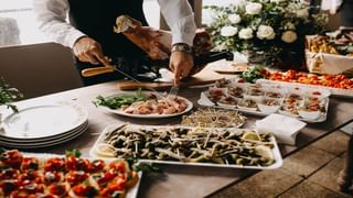 जेवण पाहाताच रहात नाही कंट्रोल, Overeating पासून वाचण्याचे हे 6 उपाय आ.