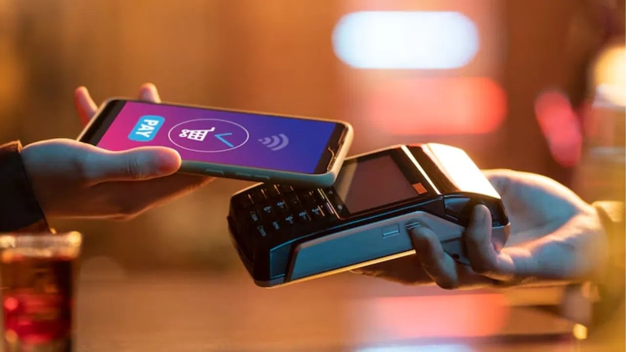 Financial Freedom साठी आत्ताच 'या' गोष्टी लक्ष्यात ठेवा, नाहीतर व्हाल दिवाळखोर! Financial Freedom साठी आत्ताच 'या' गोष्टी लक्ष्यात ठेवा, नाहीतर व्हाल दिवाळखोर!