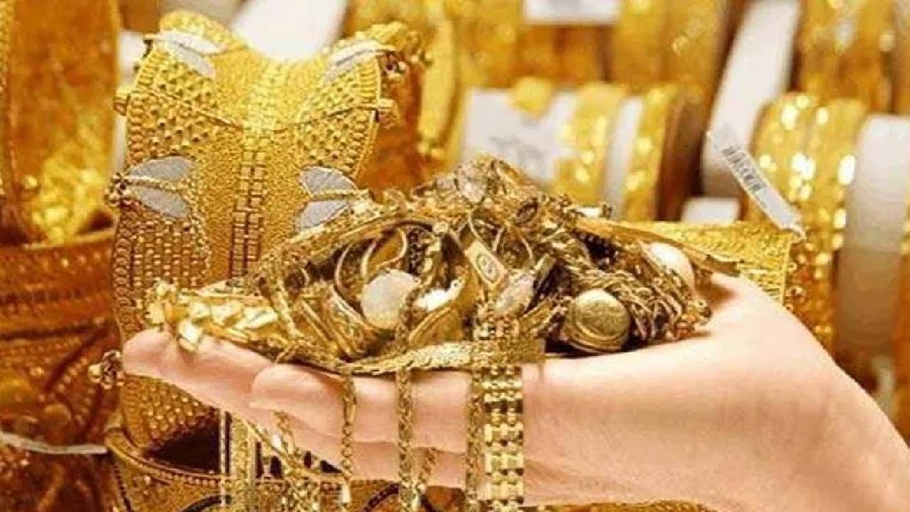 वेगवेगळ्या रिपोर्ट्सनुसार अमेरिका चीनवरील आयातकरात कपात करण्याची शक्यता आहे. तसे झाल्यास सोन्याचे भाव आणखी पडण्याची शक्यता आहे. त्यामुळे सोन्यात गुंतवणूक करायची असेल तर ही योग्य संधी असू शकते. 