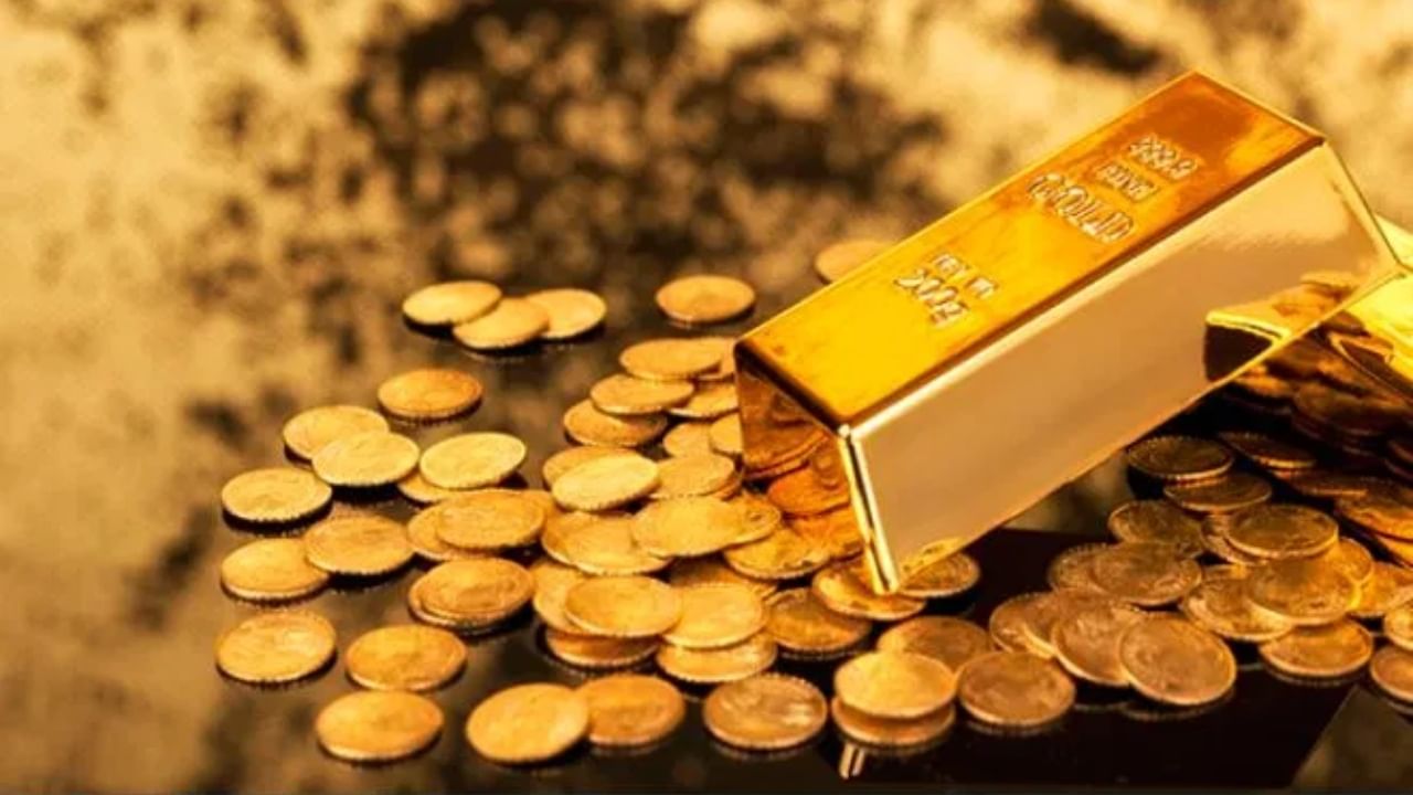 त्याचप्रमाणे, २२ कॅरेट सोन्याच्या प्रति १०० ग्रॅमच्या भावात ११,५०० रुपयांची घट झाली असून, तो ९,०३,००० रुपयांवर आला आहे.