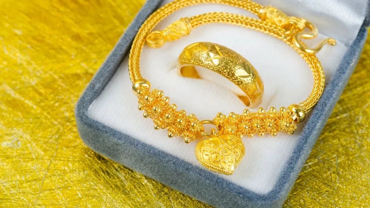 भारताने पाकव्याप्त काश्मीरमध्ये घुसून दहशतवादी तळ उद्ध्वस्त केल्यानंतर पाकिस्तान चांगलाच बिथरला आहे. यामुळे पाकिस्तानने भारतावर ड्रोन आणि क्षेपणास्त्रांनी हल्ला करण्याचा प्रयत्न केला. मात्र भारतीय जवानांनी या हल्ल्याला चोख प्रत्युत्तर देत पाकिस्तानचा डाव हाणून पाडला आहे.