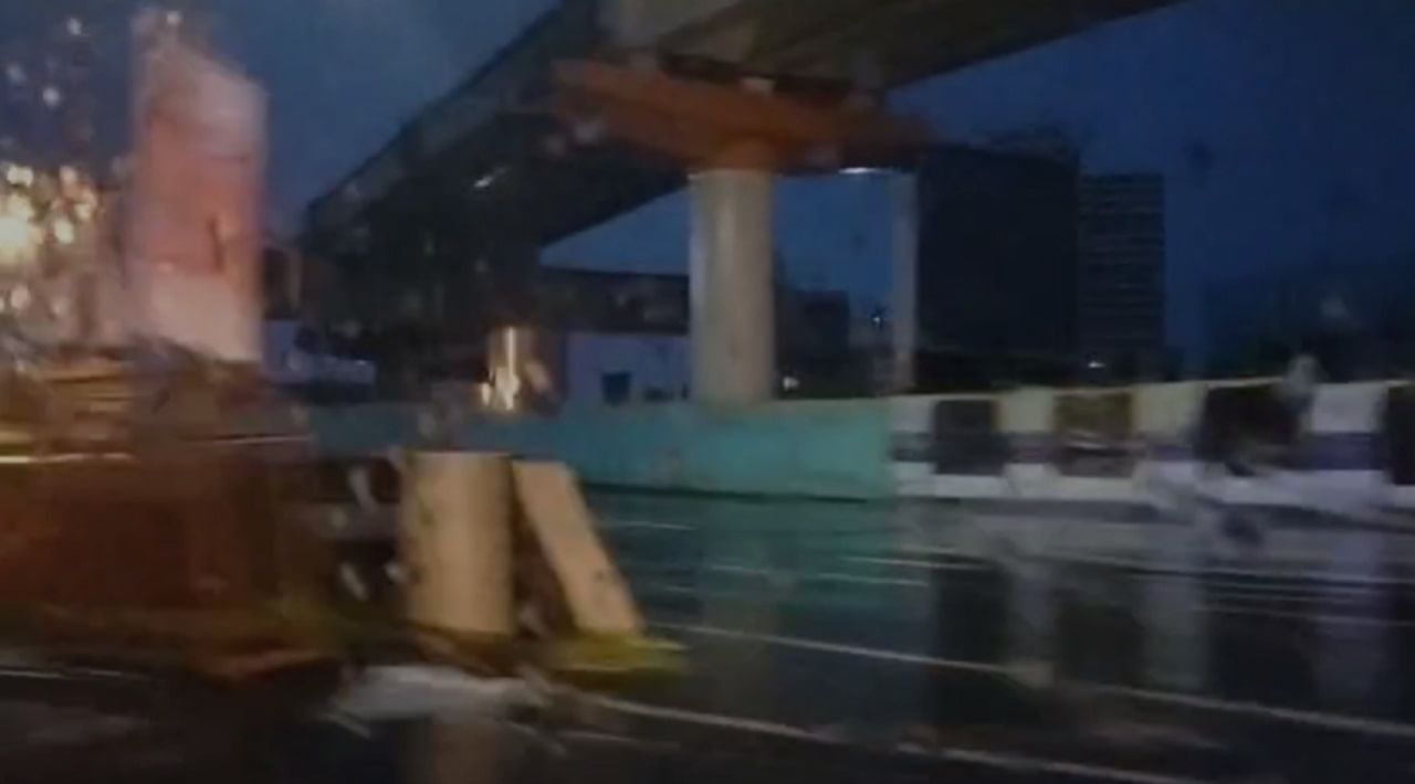 गोरेगाव येथे देखील पावसाने जोरधार हजेरी लावली आहे. ज्यामुळे रस्त्यांवर देखील पाणी साचलं आहे. पहिल्याच पावसात पणी मोठ्या प्रमाणात साचलं आहे.