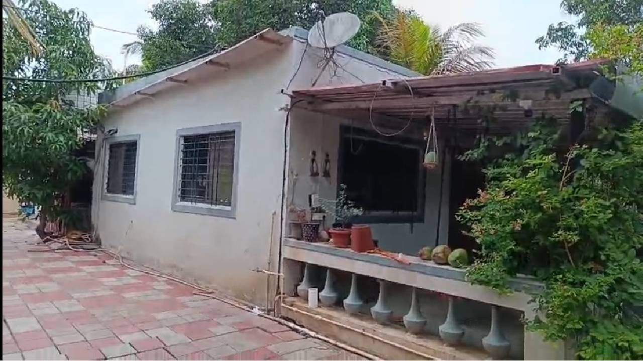 वैष्णवीच्या मृत्यूनंतर तिचा पती, सासू आणि नणंद यांना अटक करण्यात आली. तर दीर सुशील आणि सासरे राजेंद्र हगवणे हे फरार होते. त्यांना आज पहाटे अटक करण्यात आली आहे.